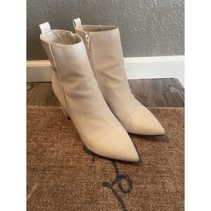 Shoe Dazzle Snake print White Matte Chunk Heel Ankle Boots Size 10
